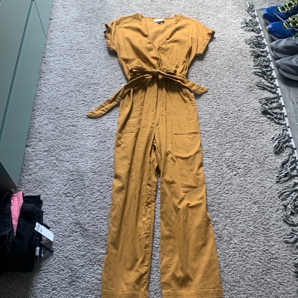 Cute mustard jumpsuit - Picture 2 of 5